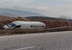 Minibüs şarampole devrildi: 2 yaralı