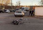 Motosiklet otomobile çarptı