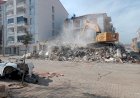 Gölbaşında Hasarlı binalar bir bir yıkılıyor