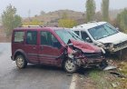 Adıyaman’da iki hafif ticari araç çarpıştı: 9 yaralı  Adıyaman