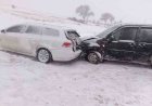 Karlı yolda araçlar çarpıştı: 1 yaralı