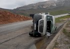 Taziyeye gidenleri taşıyan minibüs devrildi: 11 yaralı