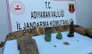 Jandarma tarihi eser niteliğinde kutsal kitap ele geçirdi