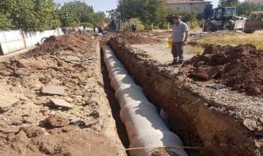 Fatih mahallesine yağmur suyu boruları döşeniyor