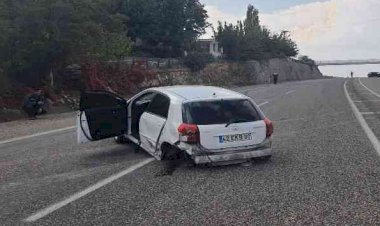 İki otomobil çarpıştı: 2 yaralı