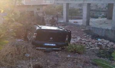 Hafif ticari araç ikamet bahçesine girdi: 1 yaralı