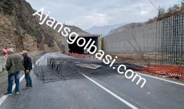 İşçilerin üzerine demir kalıp çöktü 3 kişi yaralandı