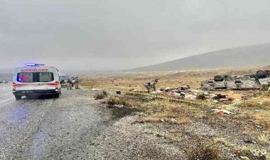 Malatya'da kontrolden çıkan kamyonet takla attı: 1 yaralı