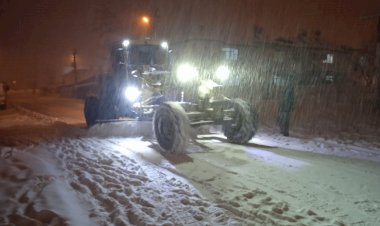 Gölbaşı Belediyesi yolları tuzluyor