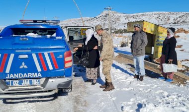 Diyaliz hastası kadının yardımına jandarma yetişti