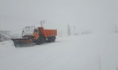 Kar yağışı ve tipi nedeniyle karayolları kapandı