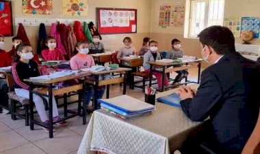 Kaymakam Ayrancı öğrenci ve köy sakinleriyle bir araya geldi