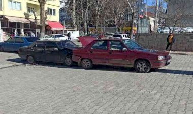 Gölbaşı'nda otomobiller çarpıştı