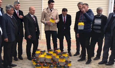Gölbaşı'nda çiftçilere feromon tuzak dağıtımı yapıldı