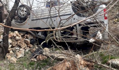 Şarampole devrilen aracın sürücüsü yaralandı