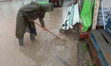 Gölbaşı'nda tıkanan yağmur suyu mazgalları açıldı