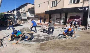 Gölbaşı ilçesinde caddelere kilitli parke taşı döşeniyor