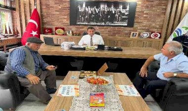 Gölbaşı'nda belediyeyi ziyaret edenlere 'jelibon' ikramı