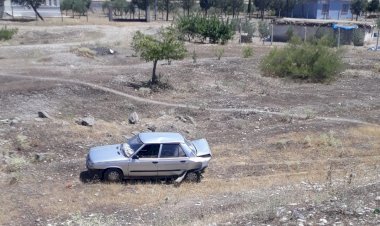 Şarampole uçan otomobilde maddi hasar meydana geldi.