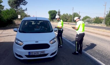 Trafik polislerinin bayram mesaisi