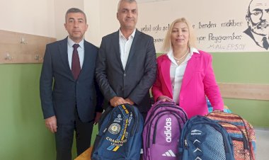 Karahan'dan öğrencilere çanta ve kırtasiye desteği