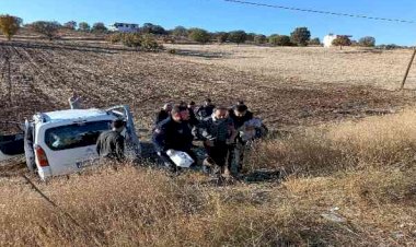 Hafif ticari araç şarampole yuvarlandı: 5 yaralı