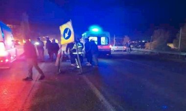 Motosiklet bariyere çarptı 1 yaralı