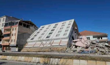 İbretlik binayı görenler fotoğraf çektirmeden geçmiyor