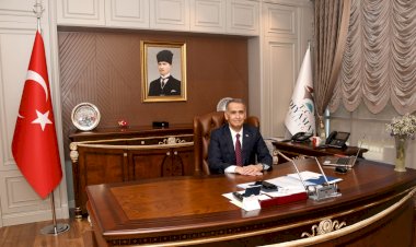 Vali Çuhadar görevinden istifa etti