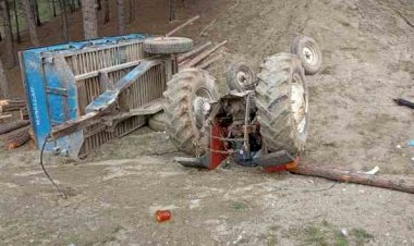 Şarampole yuvarlanan traktörün sürücüsü hayatını kaybetti