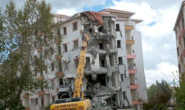 Gölbaşında Acil Yıkılacak Binalar Nihayet Yıkılıyor