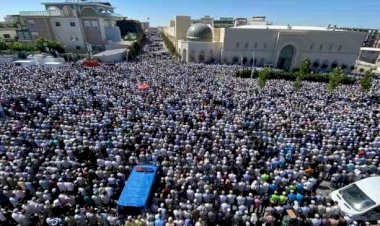 Menzil grubunun liderini son yolculuğuna 250 bin kişi uğurladı