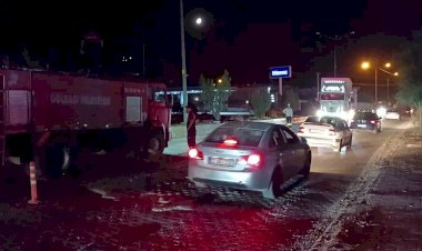 Aydınlatma direğinde çıkan yangın paniğe neden oldu