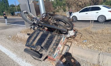 Sepetli motosiklet ile otomobil çarpıştı: 1 yaralı