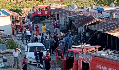 Elektrik kontağından çıkan yangında 5 konteyner yandı