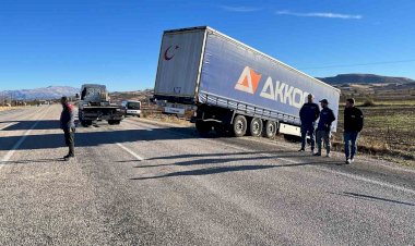 Gölbaşı’nda tır yoldan çıktı: 1 yaralı