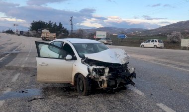 Otomobil ile tır çarpıştı: 1 Yaralı