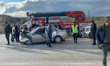Adıyaman’da iki otomobil çarpıştı: 1 ölü, 3 yaralı