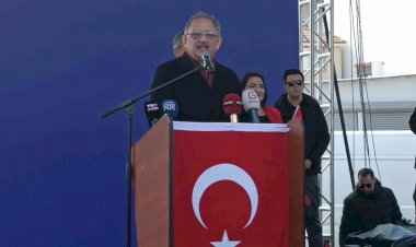 Bakan Özhaseki: “Depremzedelerin hiç endişesi olmasın”