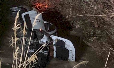 Otomobil su kanalına yuvarlandı: 3 yaralı