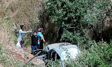 Adıyaman’da otomobil şarampole yuvarlandı: 5 yaralı