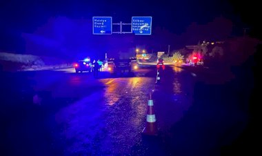 Kamyon ile hafif ticari araç çarpıştı: 2 yaralı