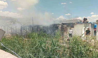 Çıkan yangın 4 konteyneri hurda yığınına çevirdi