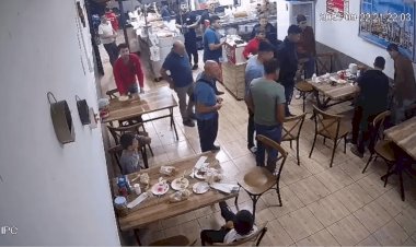 Nefessiz kalan müşteriyi kahraman garson Heimlich manevrasıyla  kurtardı