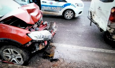 Otomobil ile minibüs çarpıştı: 1 yaralı