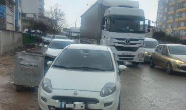 Kendi kendine hareket eden otomobil yayalara çarptı: 3 yaralı