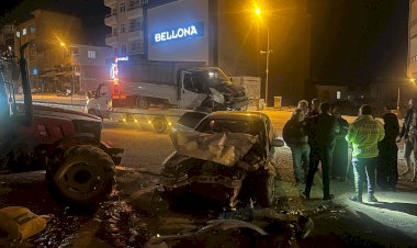 Kamyonet ile otomobil çarpıştı: 4 yaralı