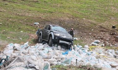 Kamyonet şarampole yuvarlandı: 2 yaralı