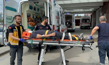 İki otomobil çarpıştı: 3 yaralı