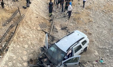 Hafif ticari araç şarampole yuvarlandı: 1 yaralı ‎